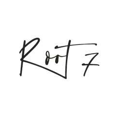 לוגו של חברת בקבוקים וכוסת תרמיים אנגלית בשם root7